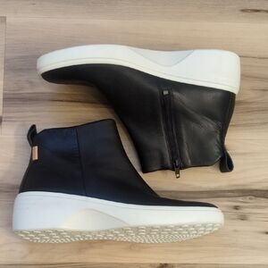 NWOB Ecco Soft 7 Wedge City Boots Size 39